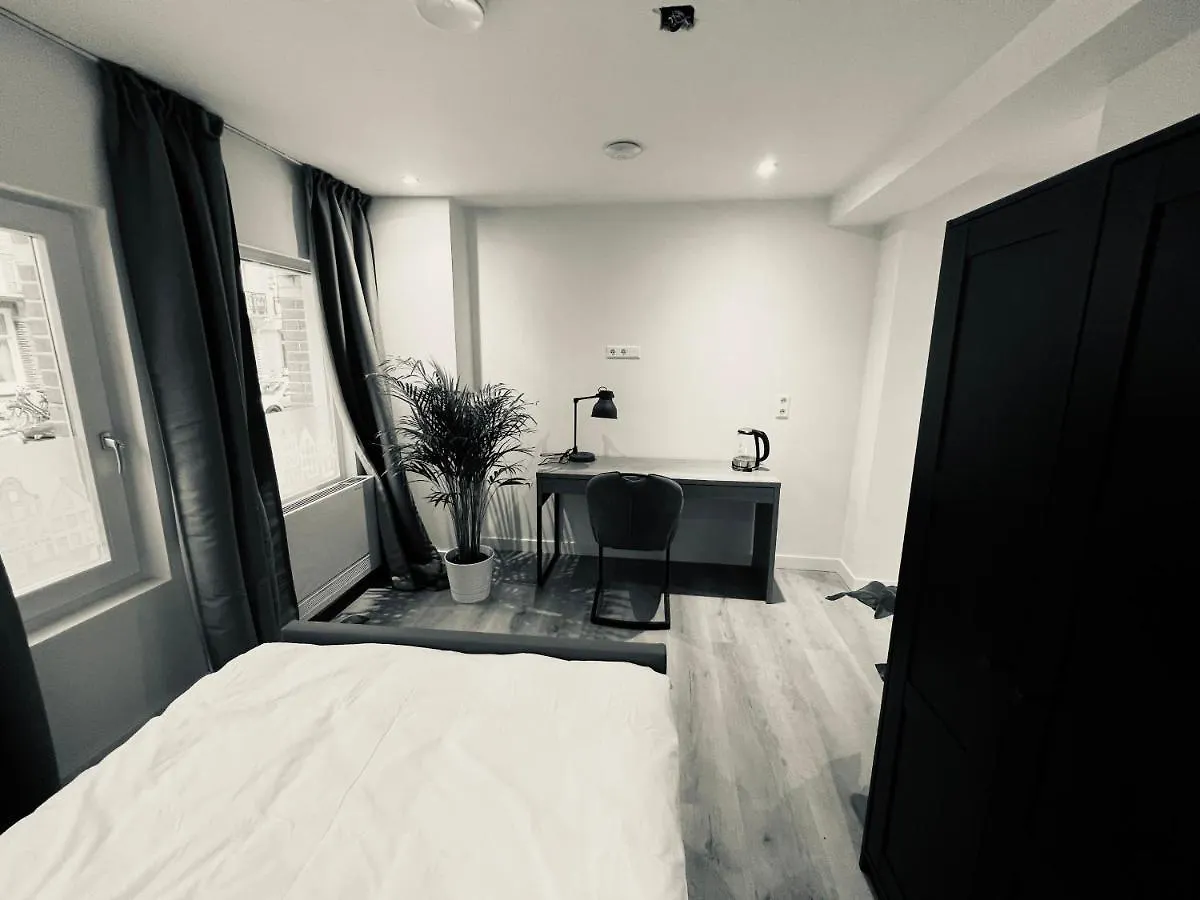 Tolstraat 75 - Senior Care Guesthouse アムステルダム