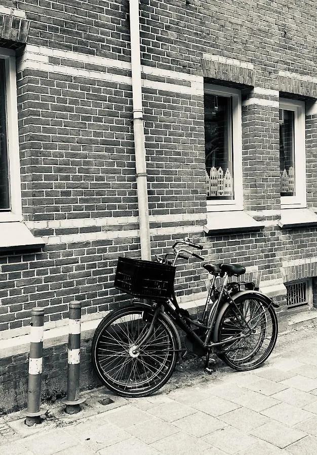 Tolstraat 75 - Senior Care Guesthouse アムステルダム ホテル