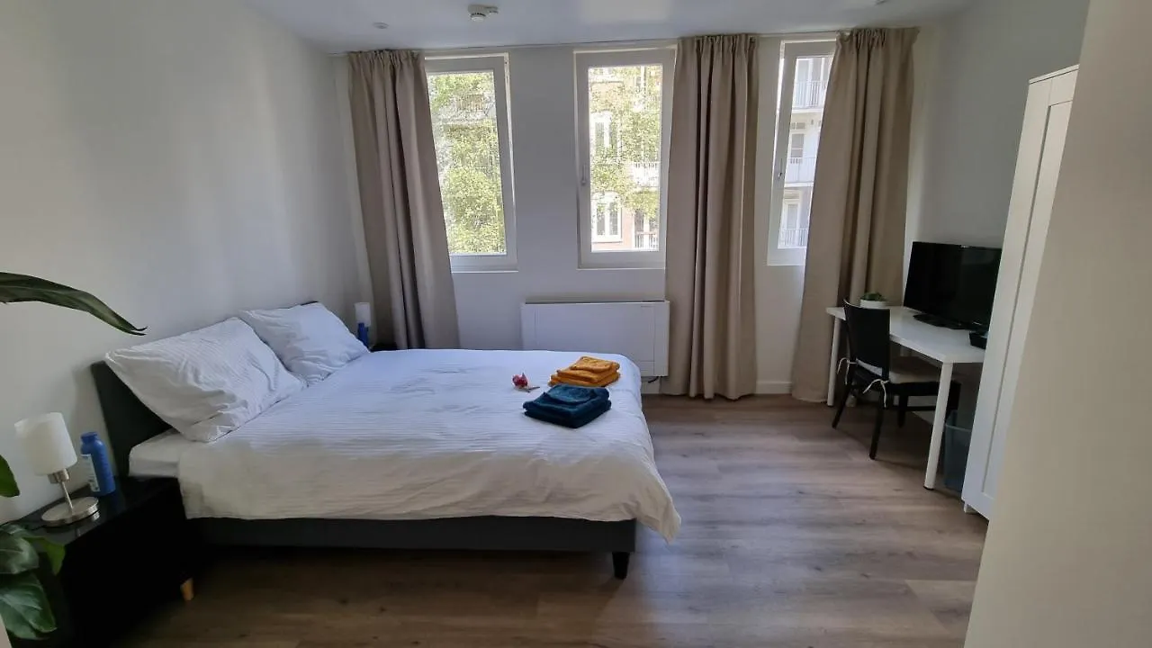 Tolstraat 75 - Senior Care Guesthouse アムステルダム オランダ