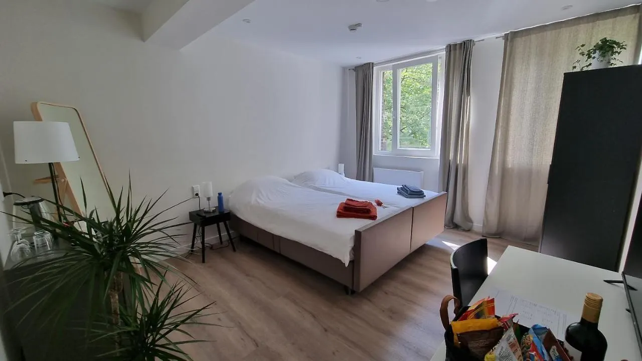 Tolstraat 75 - Senior Care Guesthouse アムステルダム